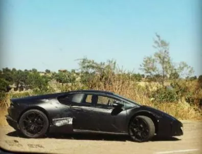 Наследникът на Lamborghini Gallardo се показа в шпионски снимки