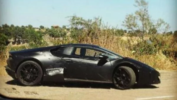 Наследникът на Lamborghini Gallardo се показа в шпионски снимки