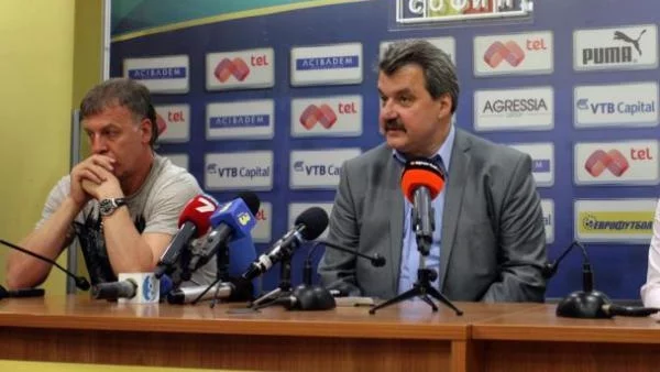 Заради скандал между играчи Сираков глобява половината отбор