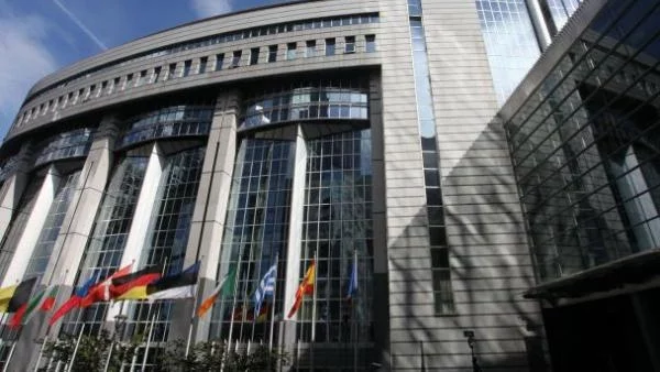 Европейският парламент въвежда кирилицата в официалните си документи