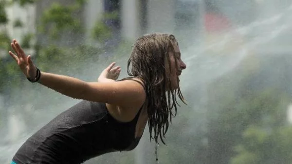 Опасно високи температури и днес