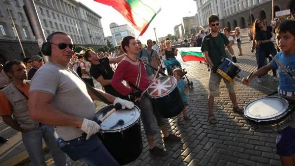 Малобройно присъстие на ДАНСwithme, контрапротестът свърши за 20 минути