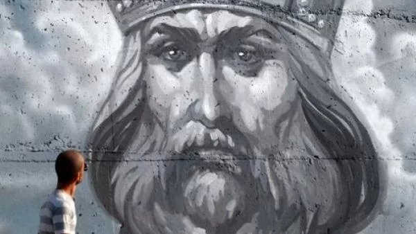Портрети на бележити българи красят Аспаруховия мост