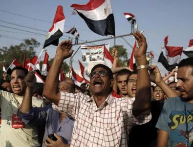 Демонстрации в подкрепа на Морси и извън Египет