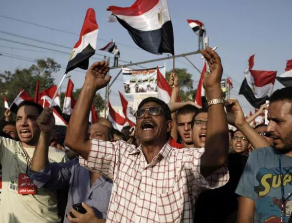 Демонстрации в подкрепа на Морси и извън Египет