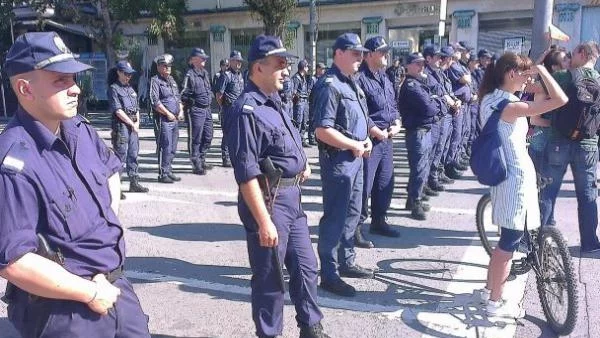 Напрежение между полиция и демонстранти на "Московска"