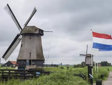 Холандия иска по-затегнати мерки за имигранти