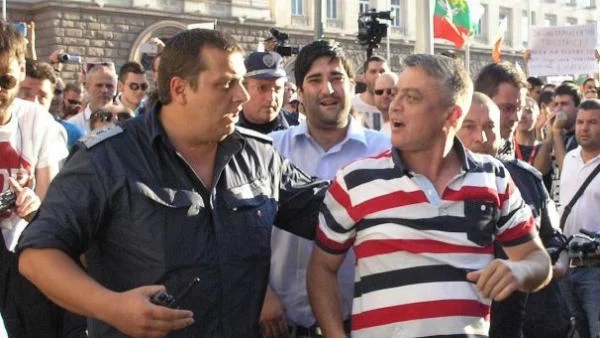 Ще арестувам по снимки, на които се виждат как се дават пари