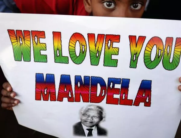 Състоянието на Нелсън Мандела се подобрява, но остава критично