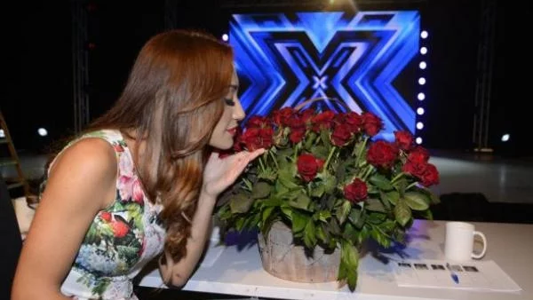 Обожател от X Factor изненада Мария Илиева с червени рози