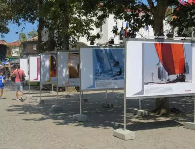 Canon представя две изложби на Аполония 2013