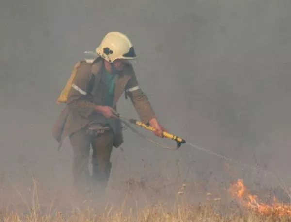 Големи пожари мъчат Централна Гърция