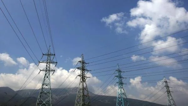 Производството на електричество намалява с 19%