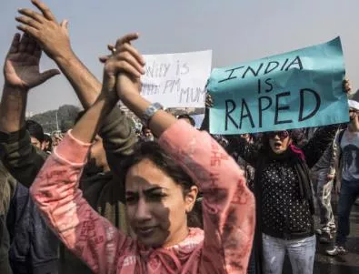 Индия смаяна от леките присъди за груповото изнасилване и убийството на млада студентка