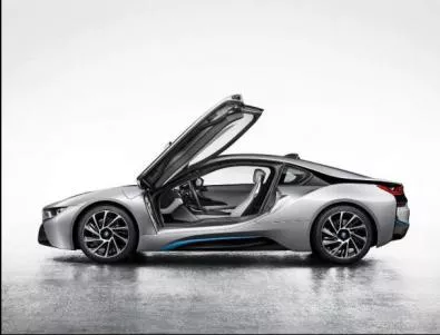 Серийното BMW i8 се показа в първи снимки