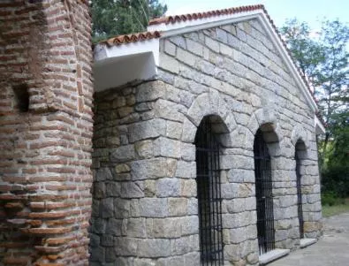 Дадоха на Община Казанлък да управлява 3 тракийски гробници