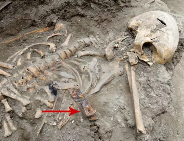 Нов скелет с нож в сърцето откриха в Стария град на Несебър