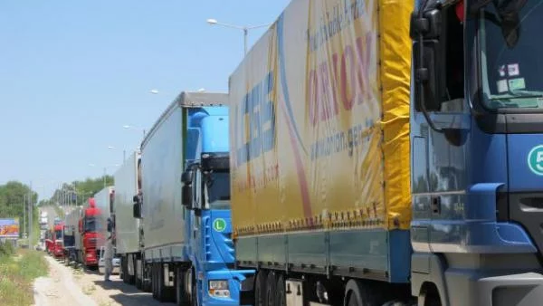 Откриват гореща линия за превозвачи в Турция 