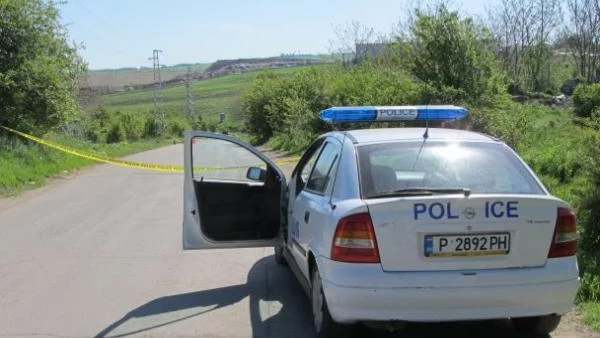 Деца откраднаха учебни помагала и карнавални костюми