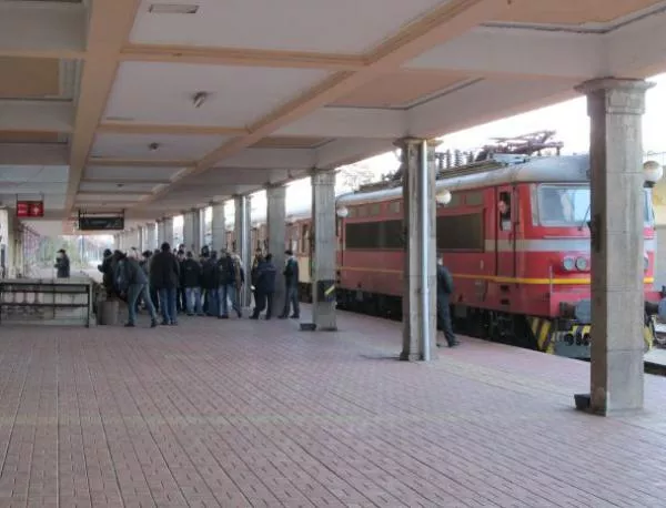 Временно прекъсват движението на някои влакове в участъка между гарите Радомир и Земен