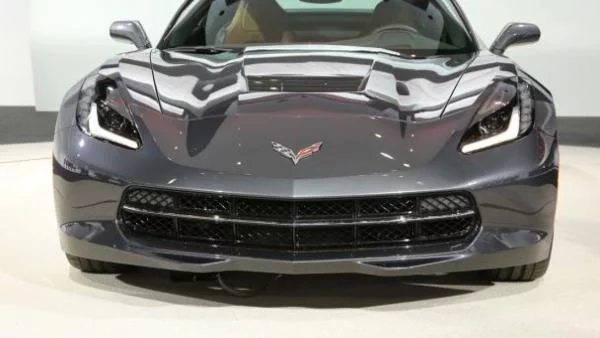 Chevrolet помпа мускули с Corvette Stingray и Camaro Cabriolet