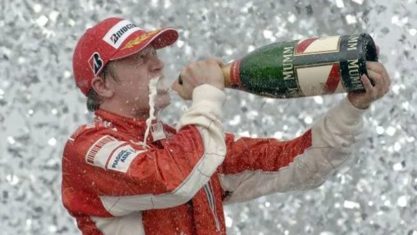 Официално е: Кими Райконен се завръща във Ferrari!