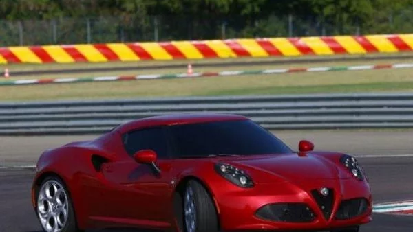 Alfa Romeo 4C е готов да акостира в Европа