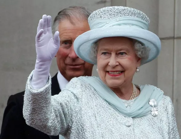 Кралица Елизабет няма намерение да се отказва от престола 