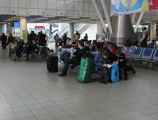 Десетки пътници изпуснаха полетите си на летище София 