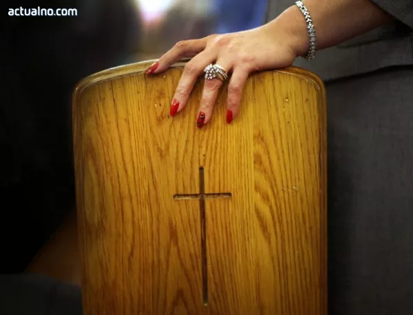 Синодът на Англиканската църква одобри ръкополагането на жени епископи