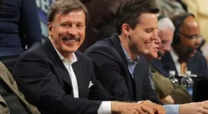 Собственикът на Арсенал няма пари за трансфери, но за скъпи лозя има