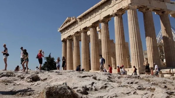 Повечето гърци приемат компромис за името на Македония