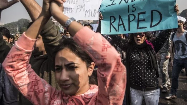 В Индия старейшини заповядали жена да бъде групово изнасилена