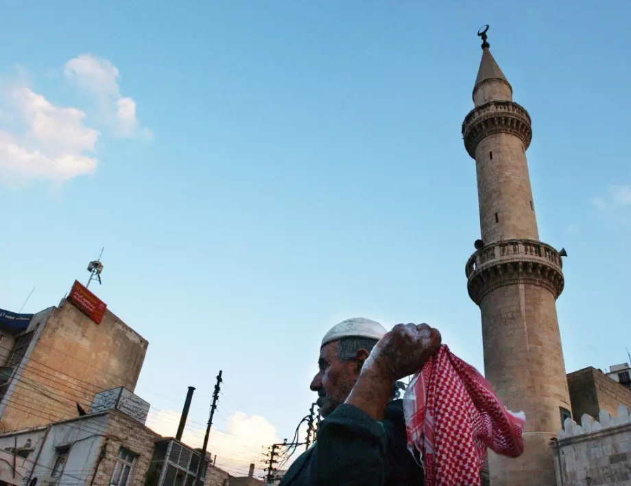 Обстреляха турска джамия във Франция с "коктейли Молотов"