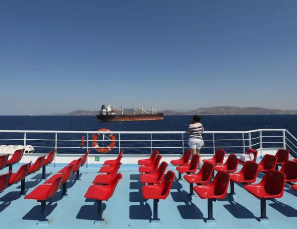 24-часова стачка на моряците блокира гръцките фериботи