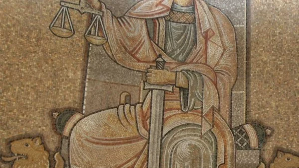 7 години затвор за ученик убил жестоко бездомник