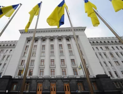 Украйна съкращава до 50% от държавната администрация, Расмусен отива в Киев