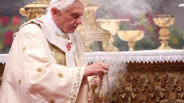 Бивш папа възрази срещу отмяна на безбрачието за свещеници