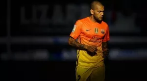 Луис Енрике обявява на Алвеш, че е ненужен