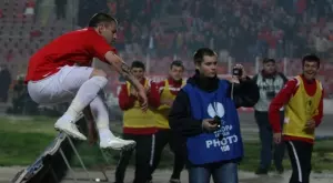 {{ otherArticle[0].article.title }}