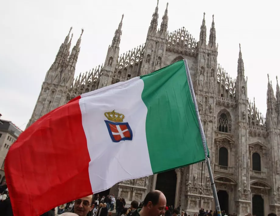 Мъж с нож взе заложник в катедралата в Милано, арестуваха го