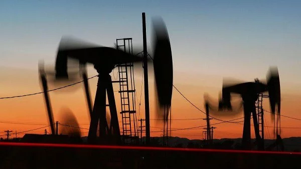 Вариант: Запълването на хранилищата ще свали цената на петрола до 30 долара