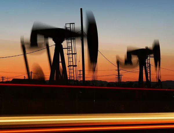 Да се радваме ли на евтиния петрол?