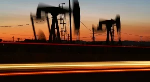 Цените на петрола бележат лек ръст във вторник