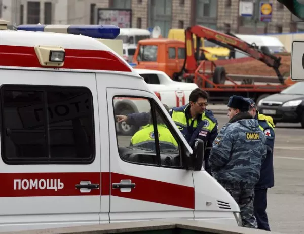 Човек загина, след като джип се вряза в спирка в Москва 