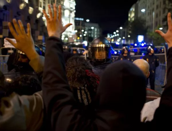 Поддръжници на Дилма Русеф се сбиха с полицията пред бразилския парламент