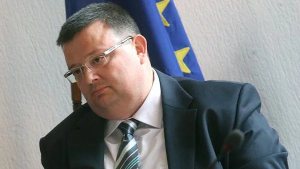 Радан Кънев е цар на уличната трибунна пропаганда