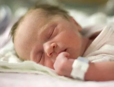 Двойна операция спаси родилка и бебето й в болница 