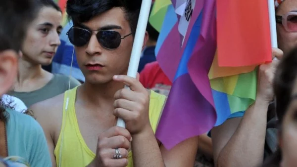 Забраняват временно гей браковете в щата Юта 