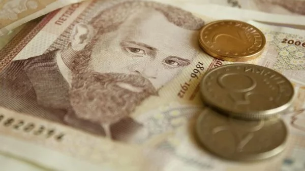 Над 10 000 българи работят, без да получават заплати